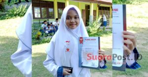 Luar Biasa! Siswi SMPIT Al-Izzah Pohuwato Raih Golden Winner di Ajang National English And Science Olympic