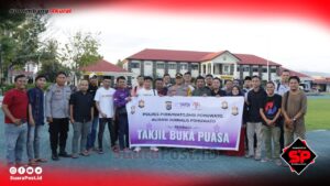Bersama SMSI dan AJP, Kapolres Pohuwato Berbagi Takjil