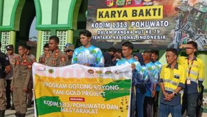 Karya Bakti Kodim 1313, Masyarakat dan Pani Gold Project Bersihkan Pasar Marisa