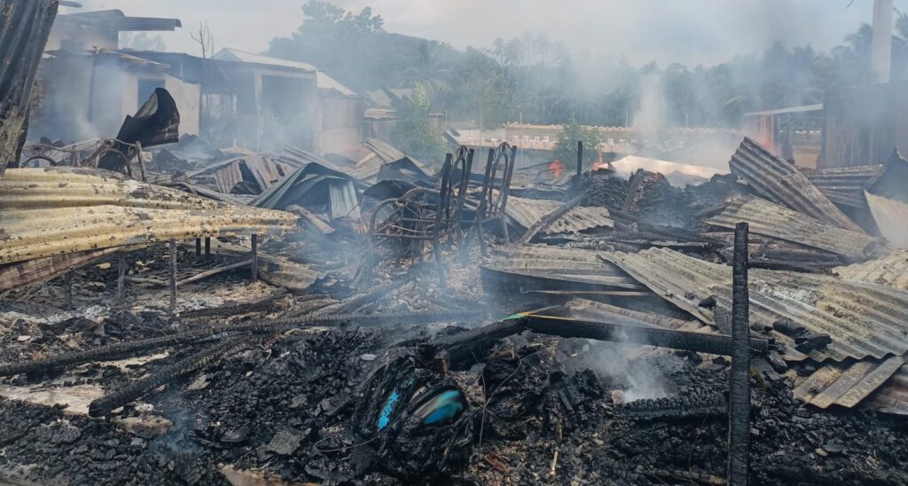 Breaking News! Dua Rumah di Desa Buntulia Tengah Dilahap Si Jago Merah