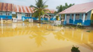 SDN 09 Bulili Berjuang di Tengah Genangan