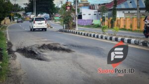 Pengendara Waspada! Gundukan dan Lubang Mengintai di Ruas Jalan Marisa