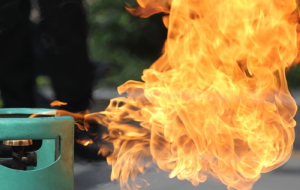 Detik-Detik Kebakaran di Buntulia Selatan, Diduga Berawal dari Gas Bocor