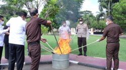 Kejari Pohuwato Tegakkan Komitmen Hukum, Musnahkan Barang Bukti Puluhan Perkara