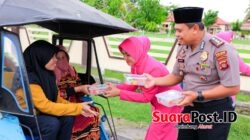 Tebar Berkah Ramadan, Polres Pohuwato Bagikan Takjil untuk Pengendara