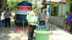 Patroli ke Perbatasan, Kapolres Pohuwato Bawa Bantuan Air Bersih untuk Warga