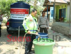 Patroli ke Perbatasan, Kapolres Pohuwato Bawa Bantuan Air Bersih untuk Warga